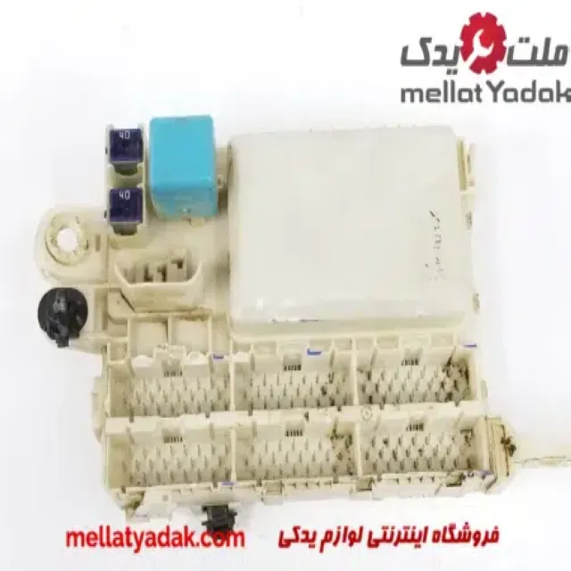 جعبه فیوز داخل اتاق هایلوکس