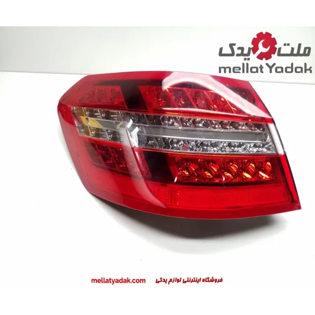 چراغ عقب سمت چپ بنز